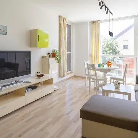 Sunny Flat With Pool Appartement Varna