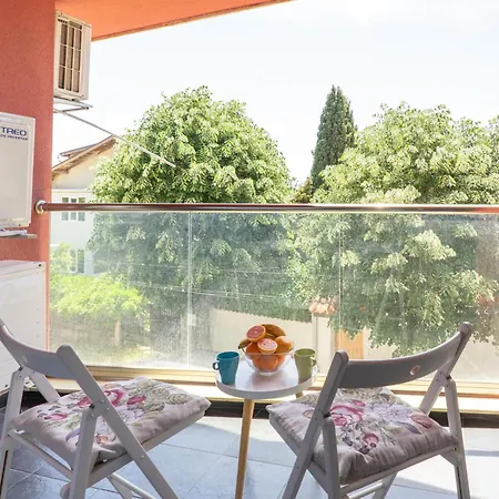 Sunny Flat With Pool Appartement Varna