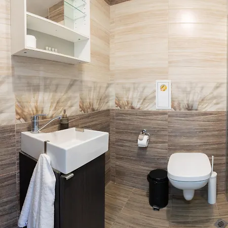 Sunny Flat With Pool Varna