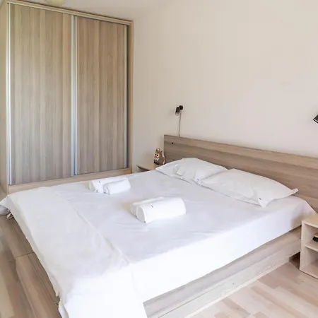 Sunny Flat With Pool Apartamento *