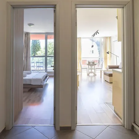 Apartment Sunny Flat With Pool *