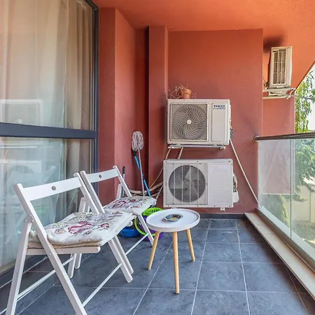 Sunny Flat With Pool Varna