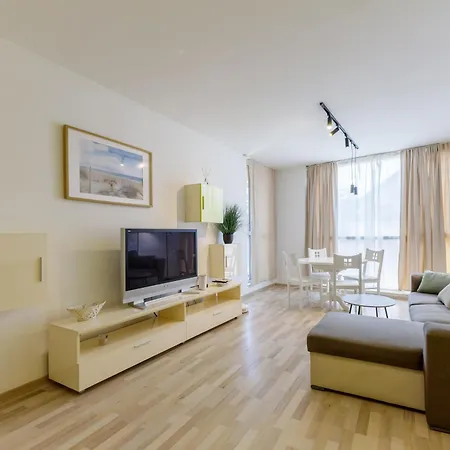 Sunny Flat With Pool Apartamento Varna