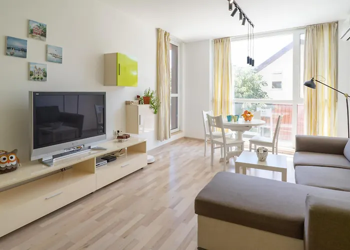 Sunny Flat With Pool Appartement Varna