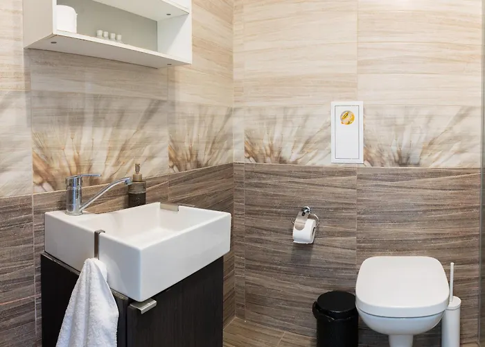 Sunny Flat With Pool Varna